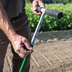 Johnny's Paperpot Transplanter -Garden Seed Shop 06220 06 jss paperpot transplanter